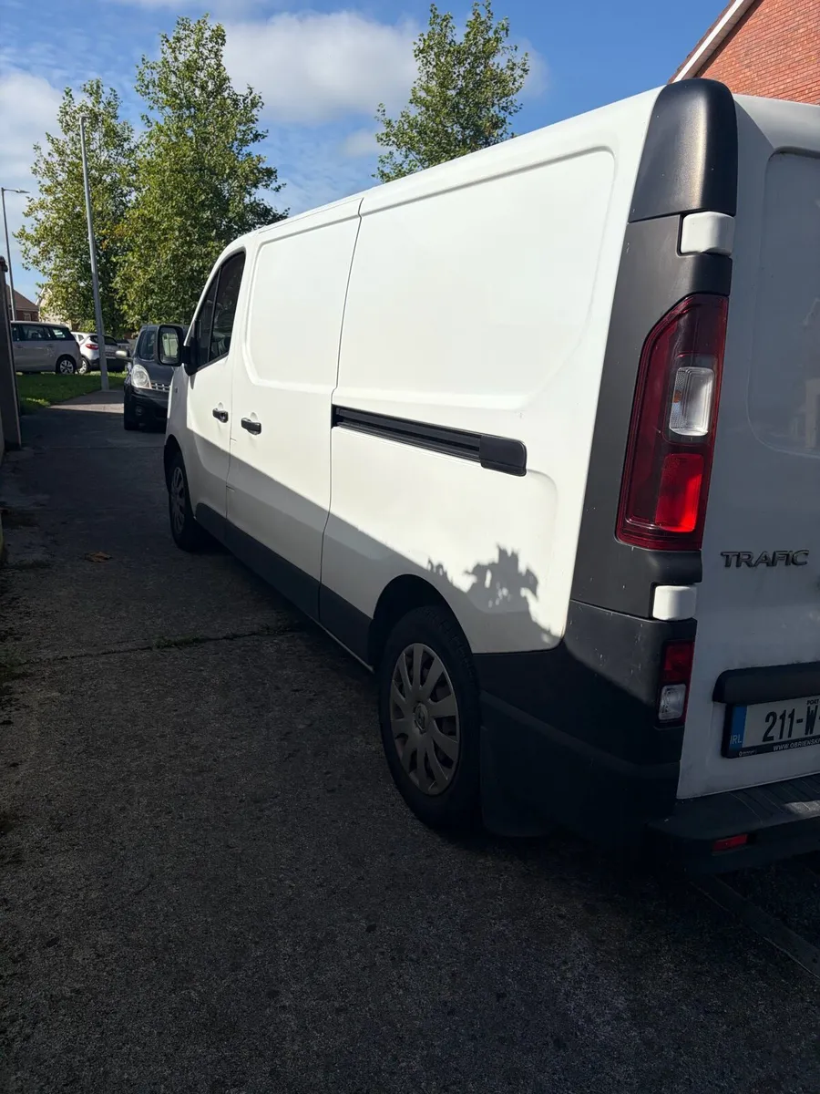 2021 Renault trafic - Image 2