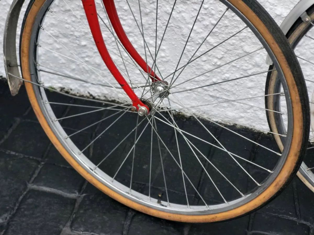 CHEAP FEMALE VINTAGE ROAD BIKE - Image 4