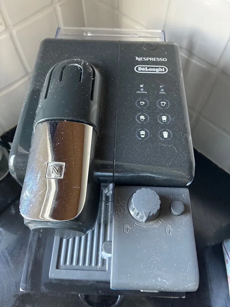 Nesppresso Delonghi Coffee Machine - Image 2