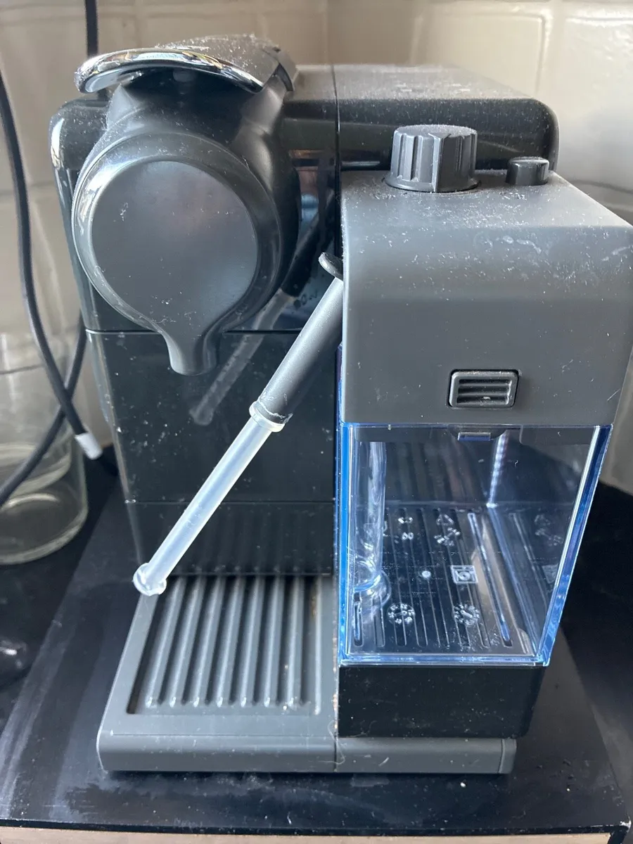 Nesppresso Delonghi Coffee Machine - Image 4