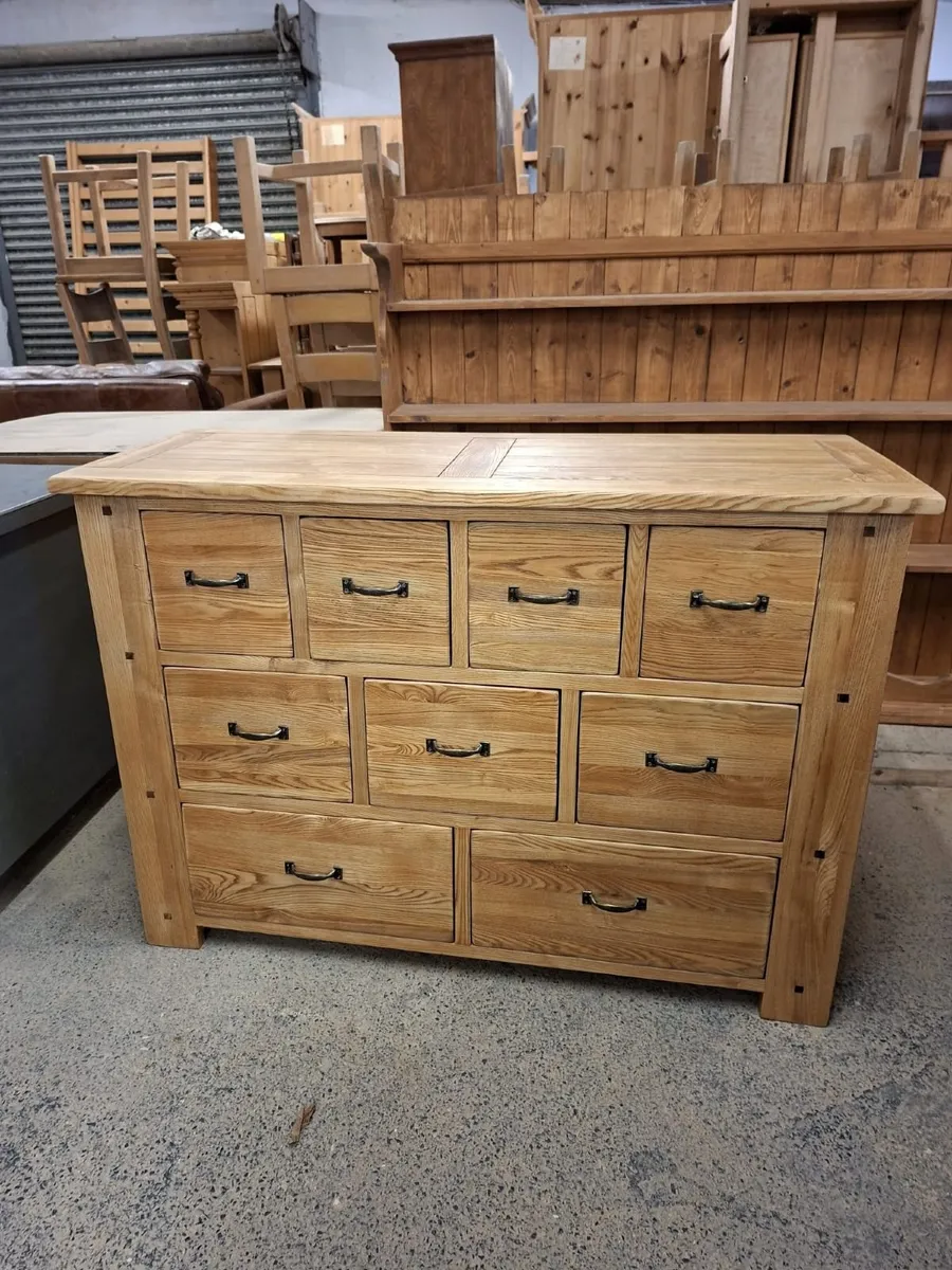 Solid light oak chest of drawers - Image 3