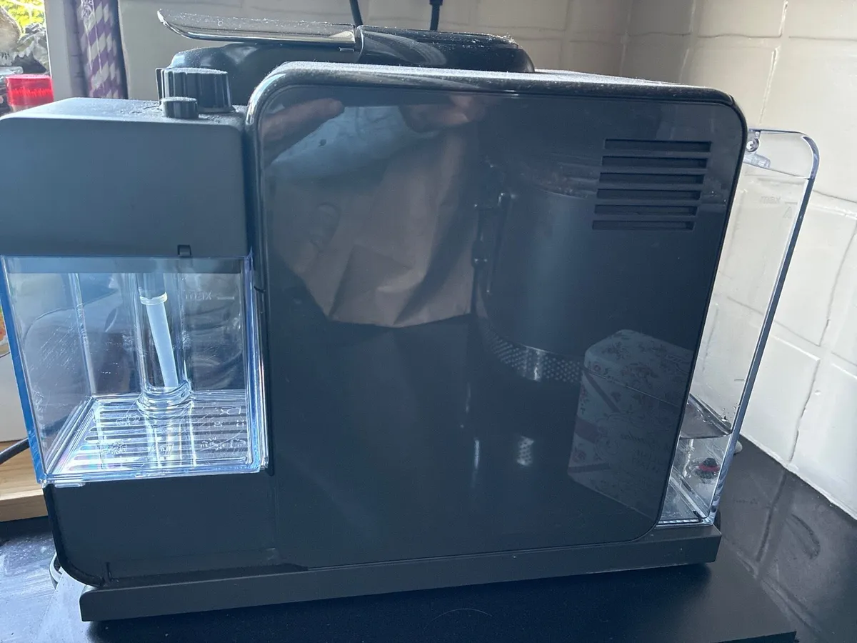 Nesppresso Delonghi Coffee Machine - Image 3
