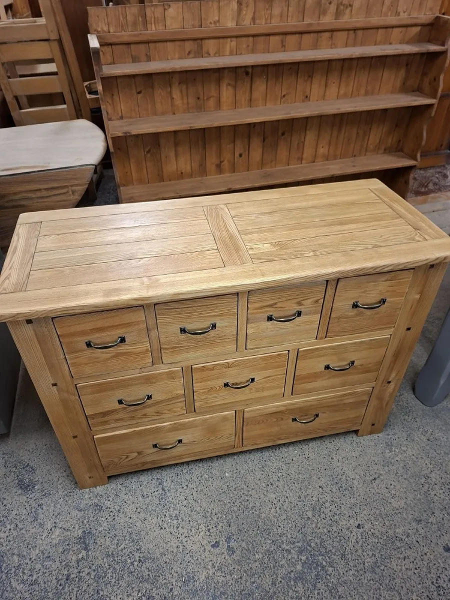 Solid light oak chest of drawers - Image 4