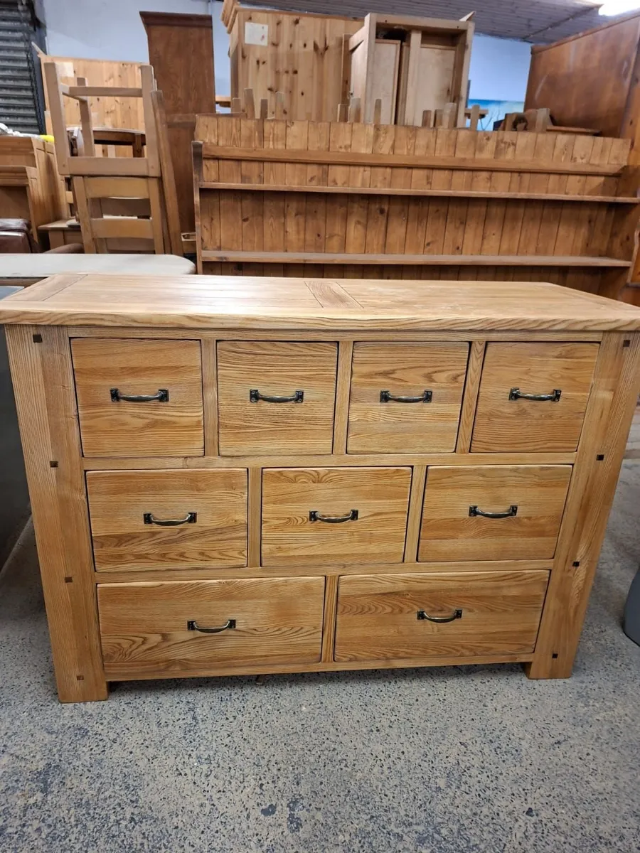 Solid light oak chest of drawers - Image 1