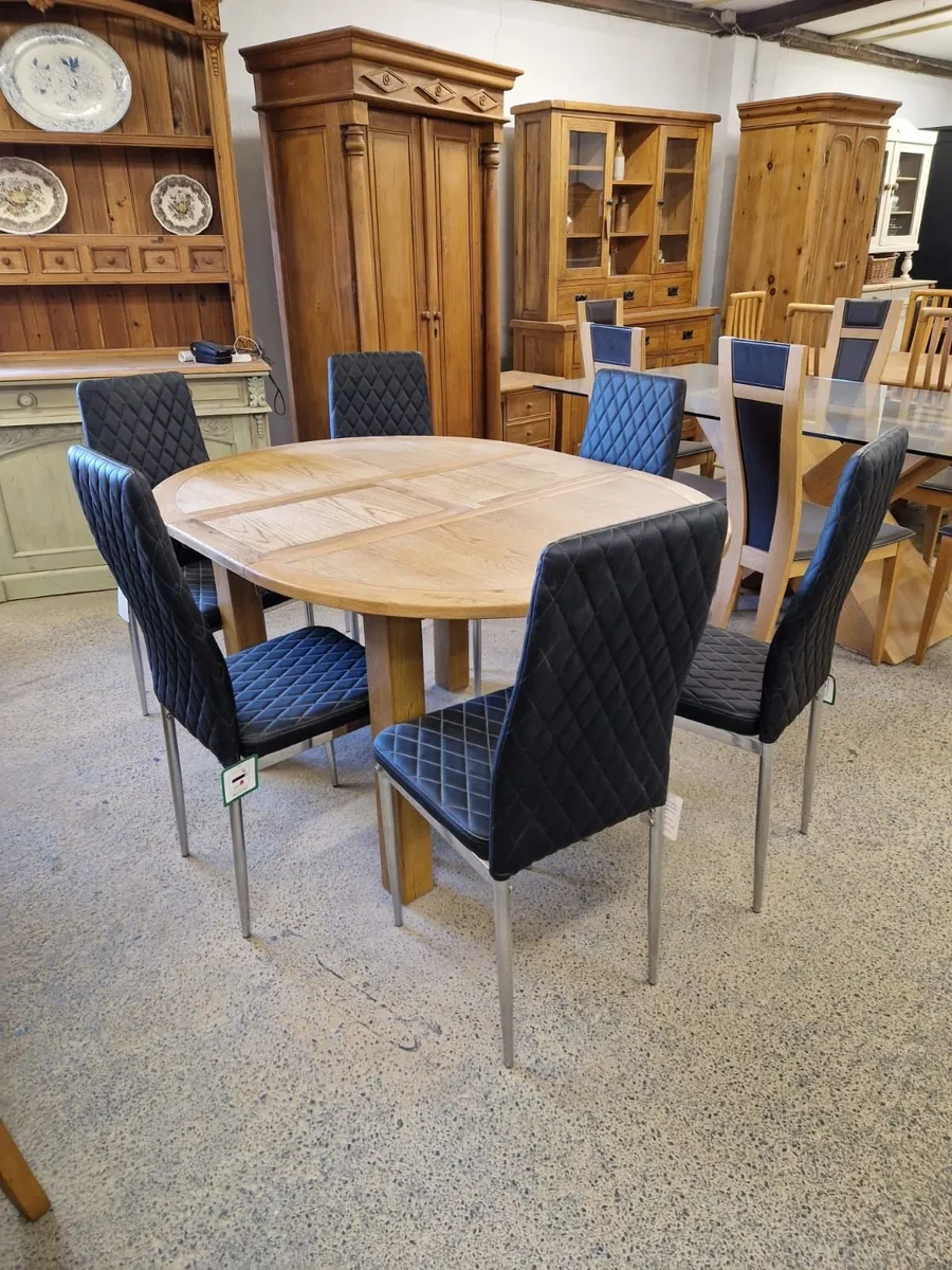 6 ex display leather chairs extendable oak table - Image 1