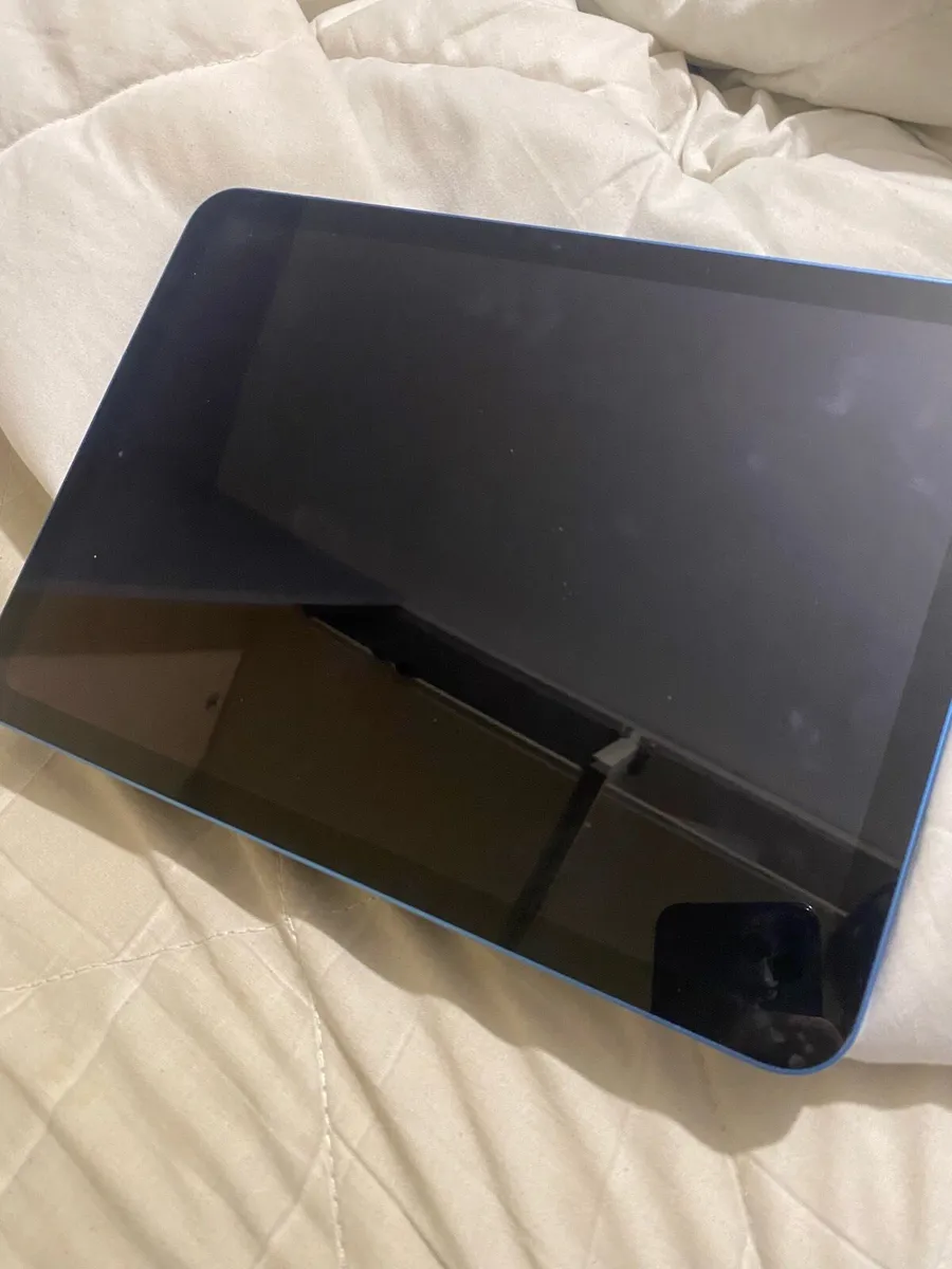 iPad 10th gen 64gb - Image 2