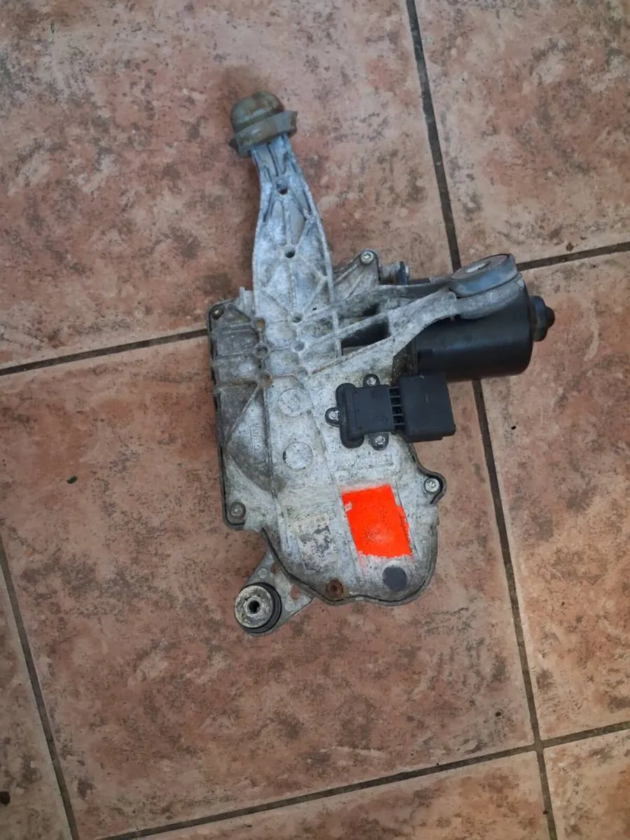 Front (left )Renault Scenic Wiper Motor  (201 - Image 2