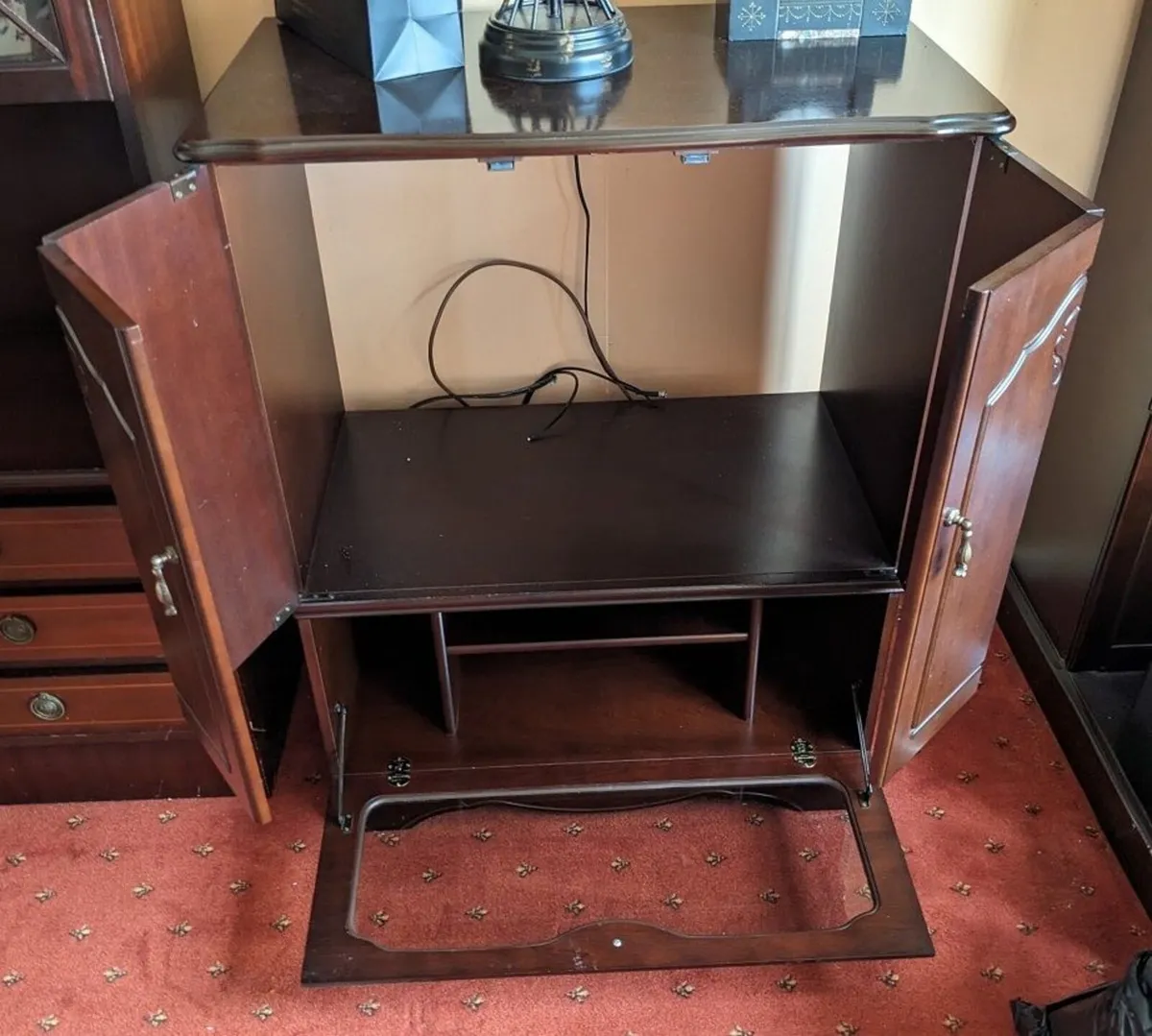 TV Cabinet - Image 1
