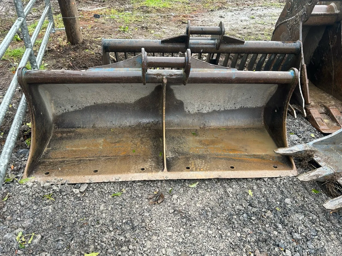 13t grading bucket 65mm pins - Image 1