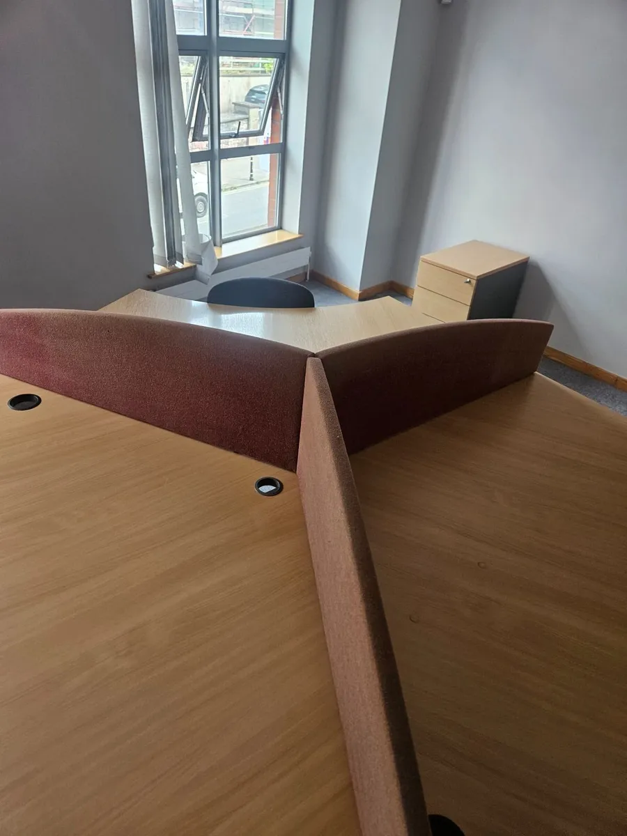 Office furniture - Image 1
