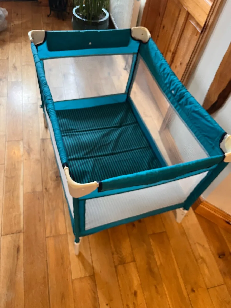 Travel cot - Image 2