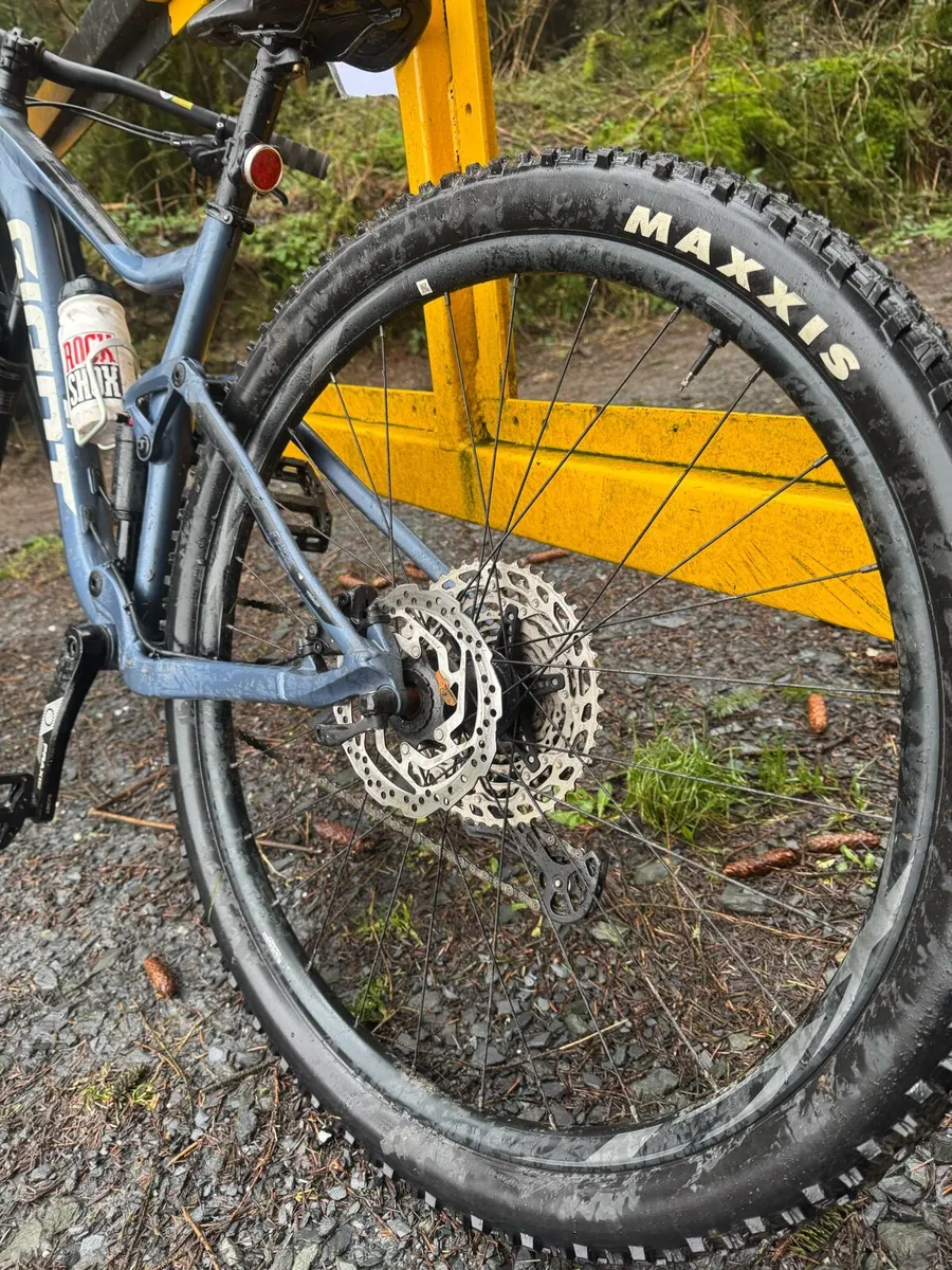 Giant Stance MTB (Medium) - Image 1