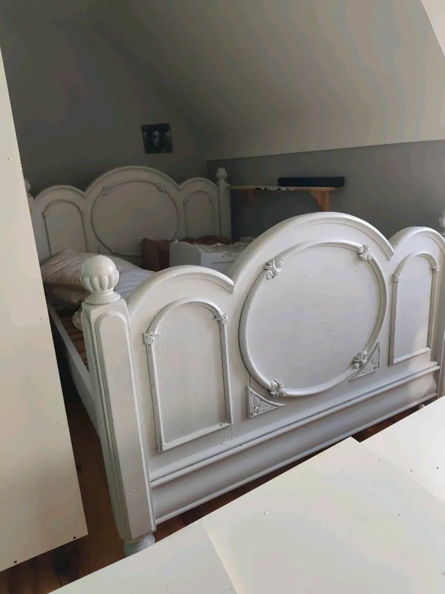 King size bed - Image 2