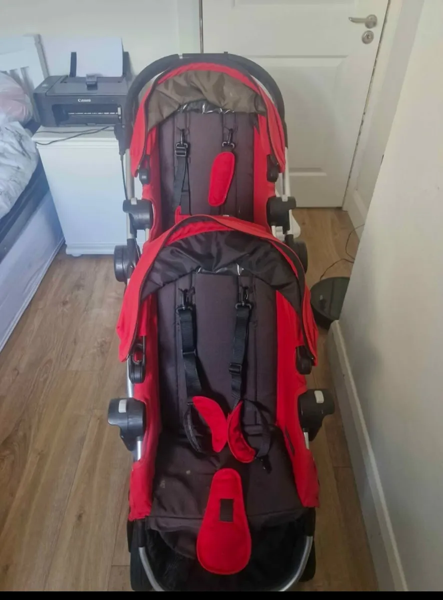 Twin Buggy and car seats and travel cots - Image 2
