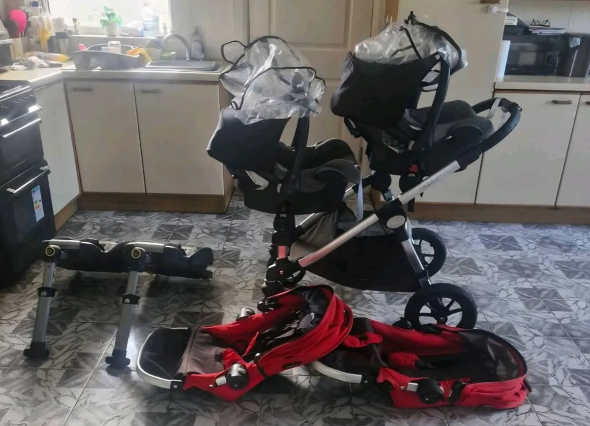 Twin Buggy and car seats and travel cots - Image 3