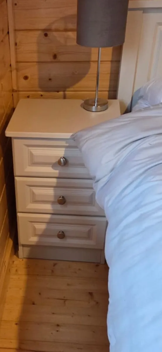 Double bed and locker - Image 2