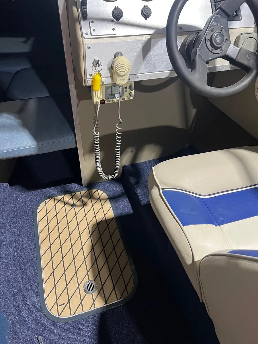 Bayliner 1952 Cuddy Cabin 3.0 Mercruiser - Image 3