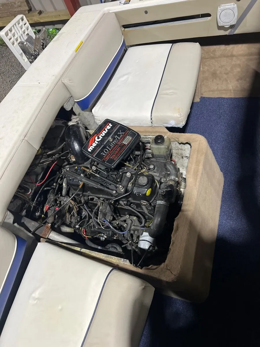 Bayliner 1952 Cuddy Cabin 3.0 Mercruiser - Image 4