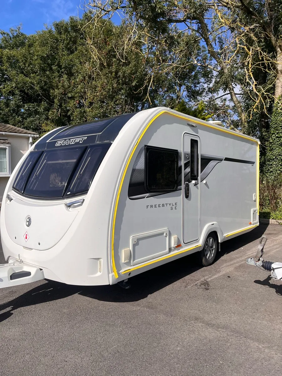 Swift freestyle 4 berth fixed bed air awning - Image 1
