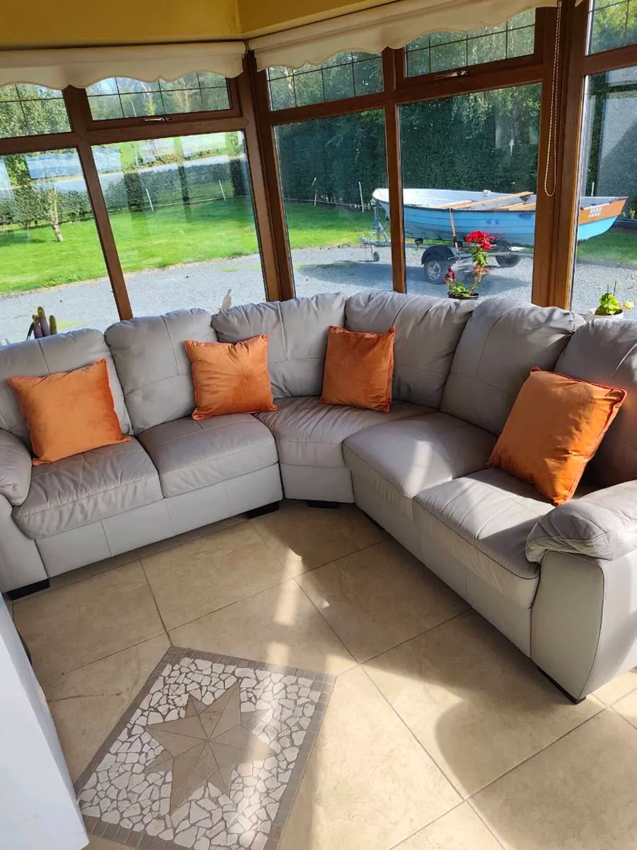 Corner sofa - Image 1