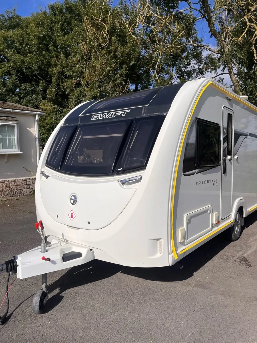 Swift freestyle 4 berth fixed bed air awning - Image 2