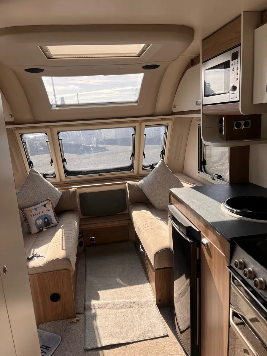 Swift freestyle 4 berth fixed bed air awning - Image 4
