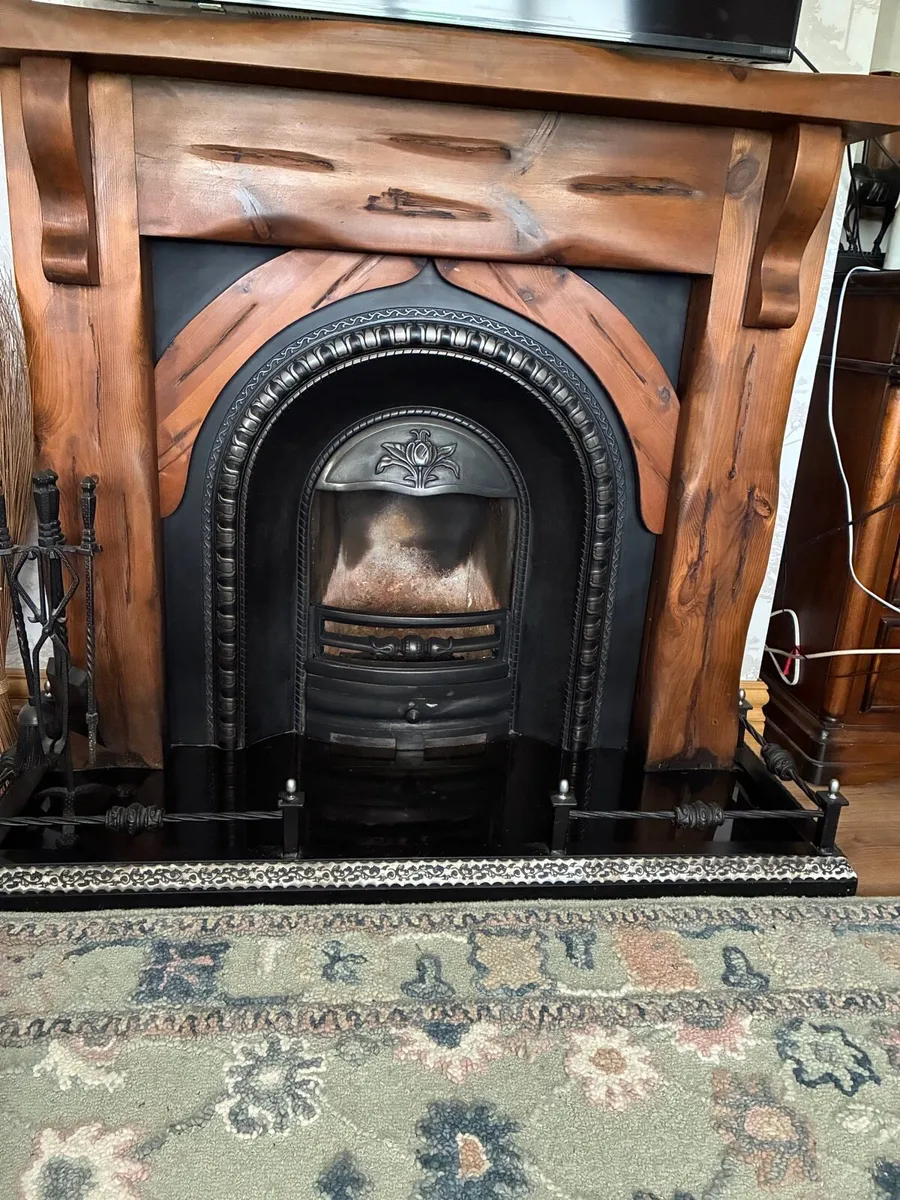 Wood fireplace with cast iron insert - Image 1