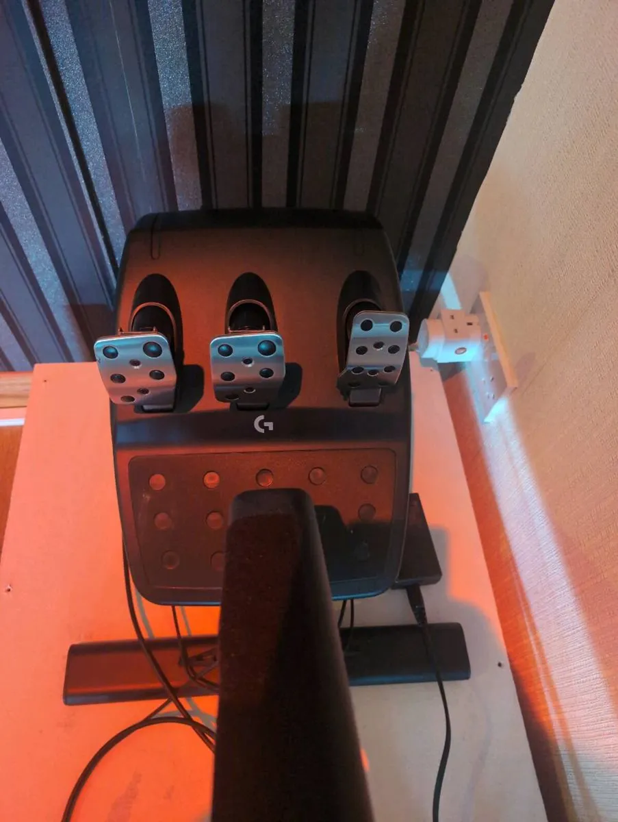 Racing chair with Logitech true force quail with p - Image 3