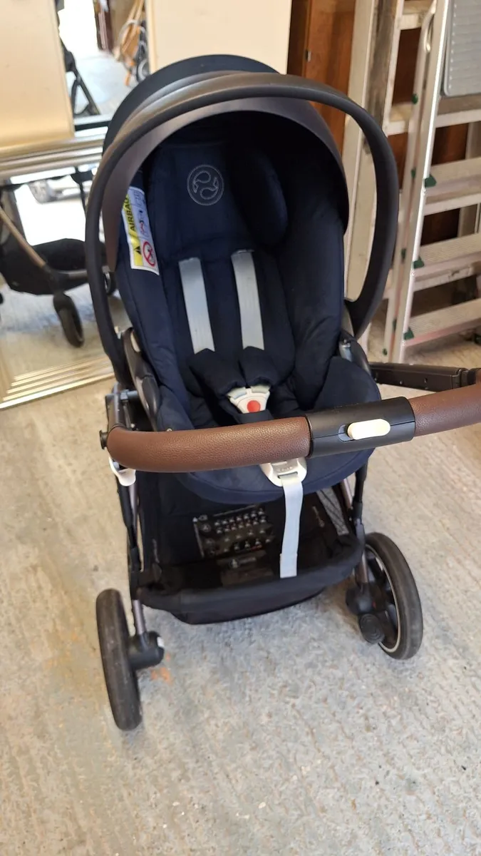 Complete Cybex 3 in 1 travel system - Image 2