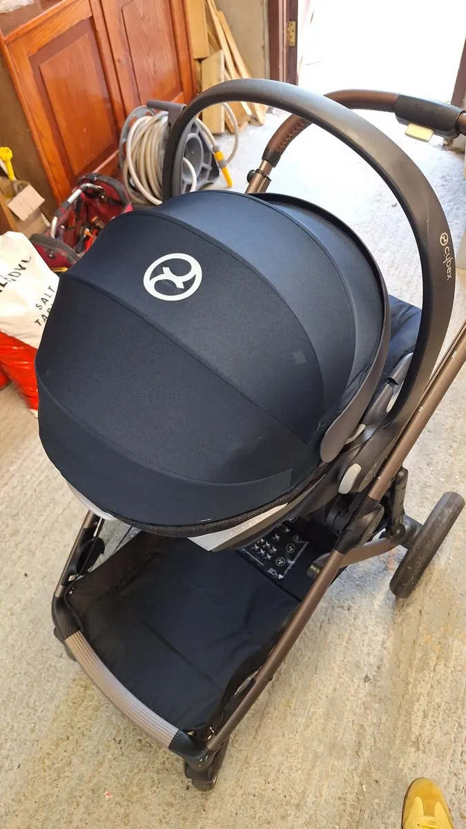 Cybex 3 in 1 travel system - Image 4