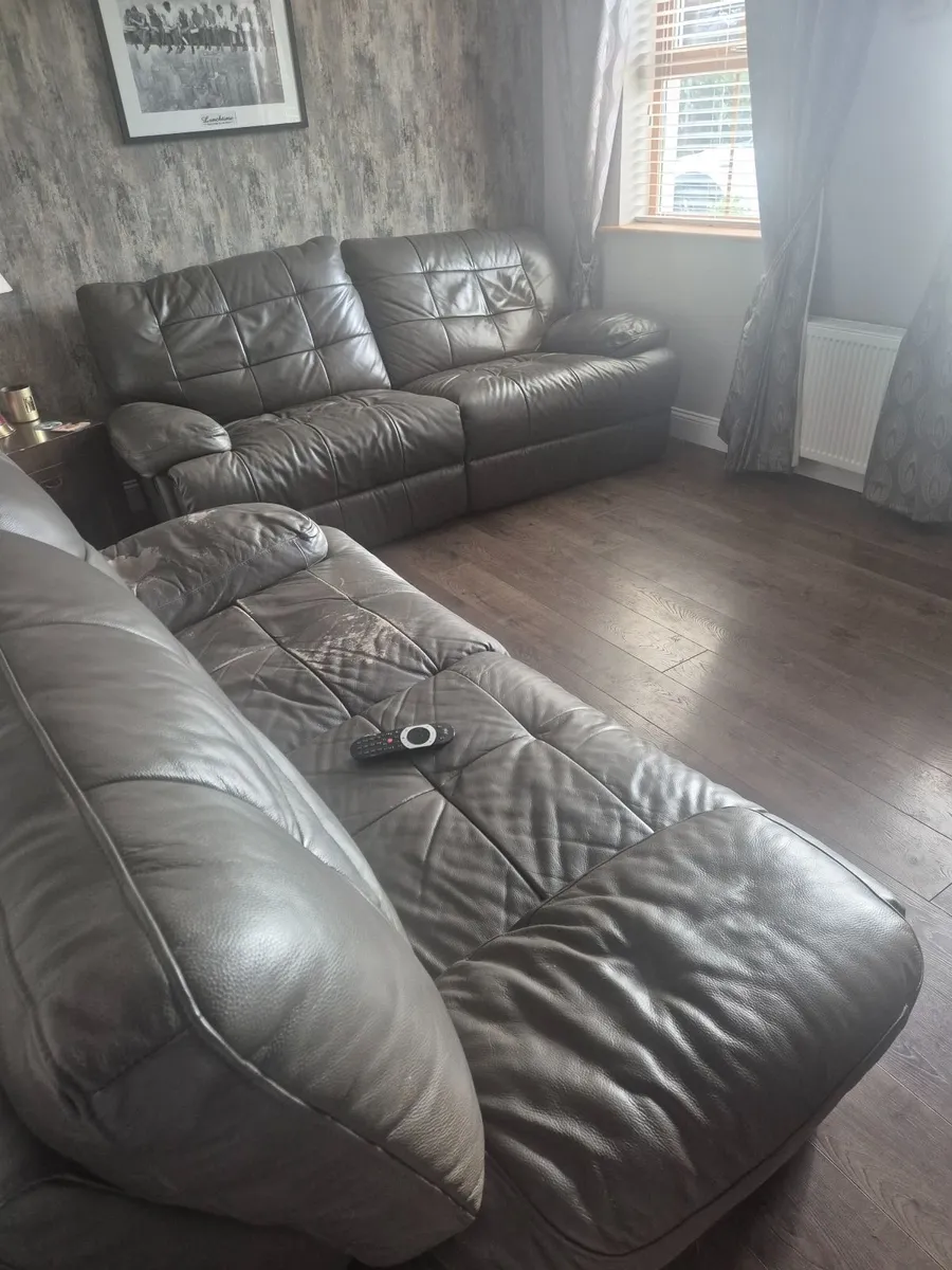 Couch - Image 2