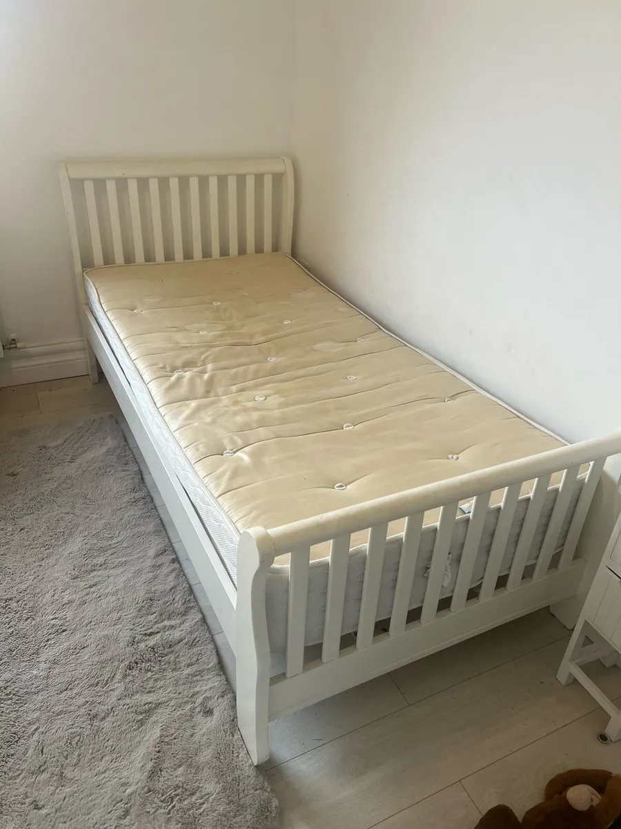 Two single Bedframes with mattresses - Image 2