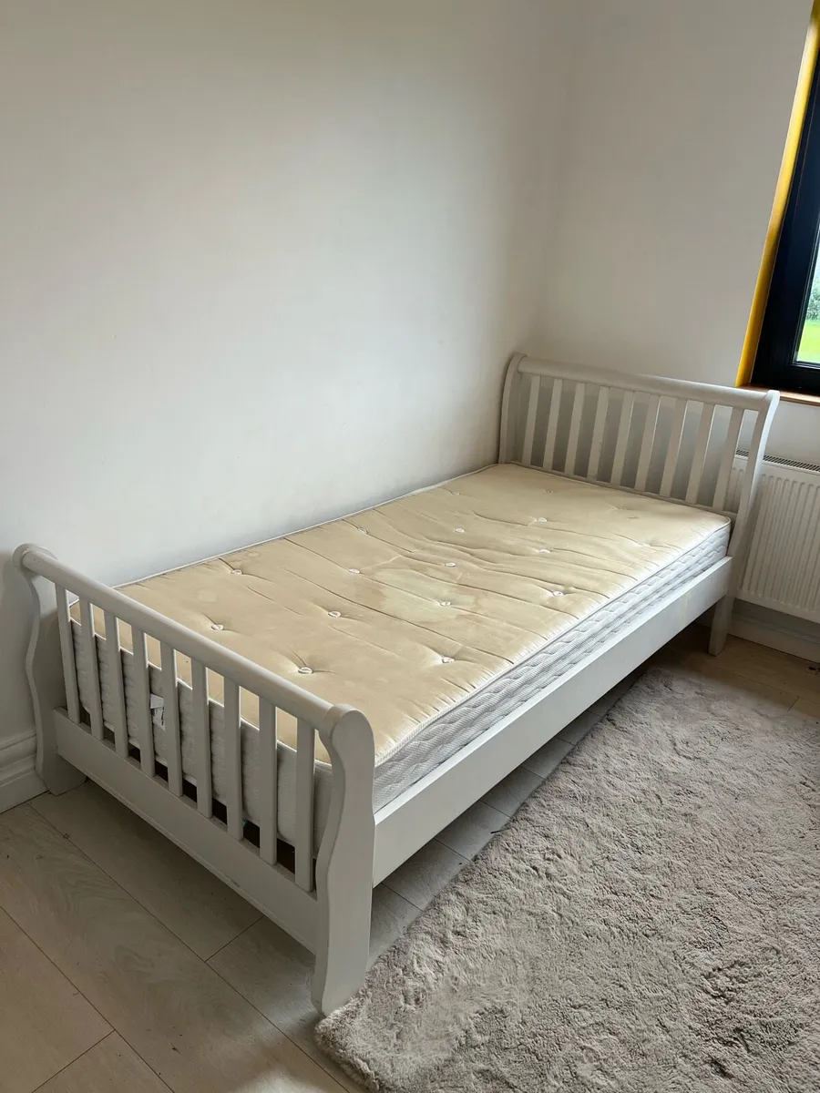 Two single Bedframes with mattresses - Image 3