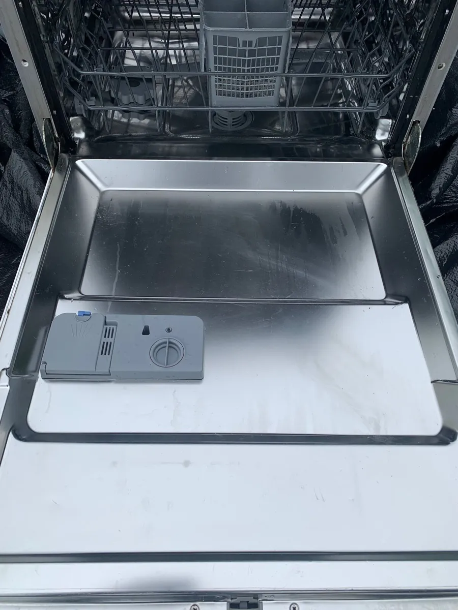 Dishwasher - Image 2