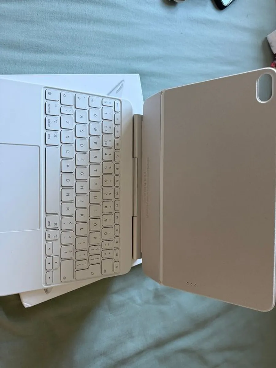 Magic Keyboard for iPad Air 11 inches - Image 3