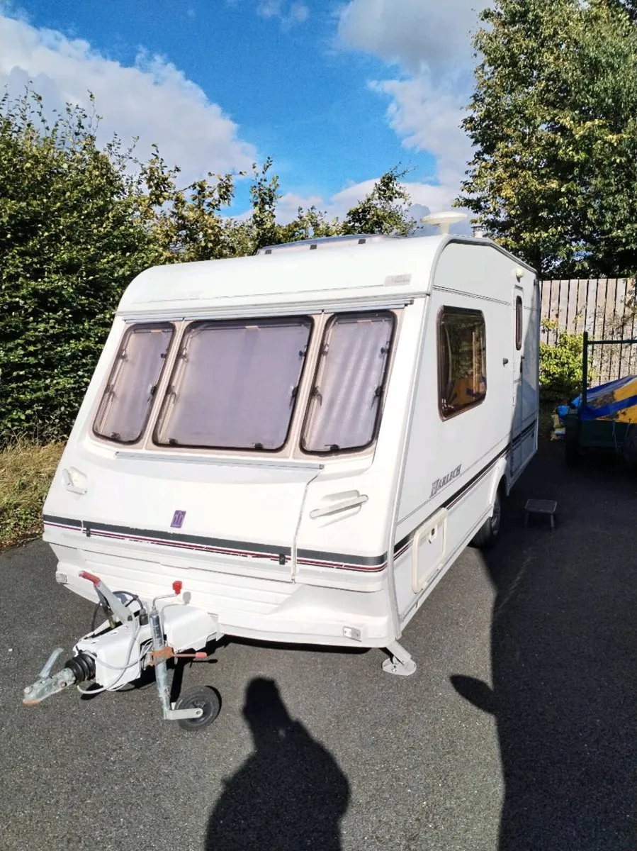 Lovely two birth caravan - Image 1