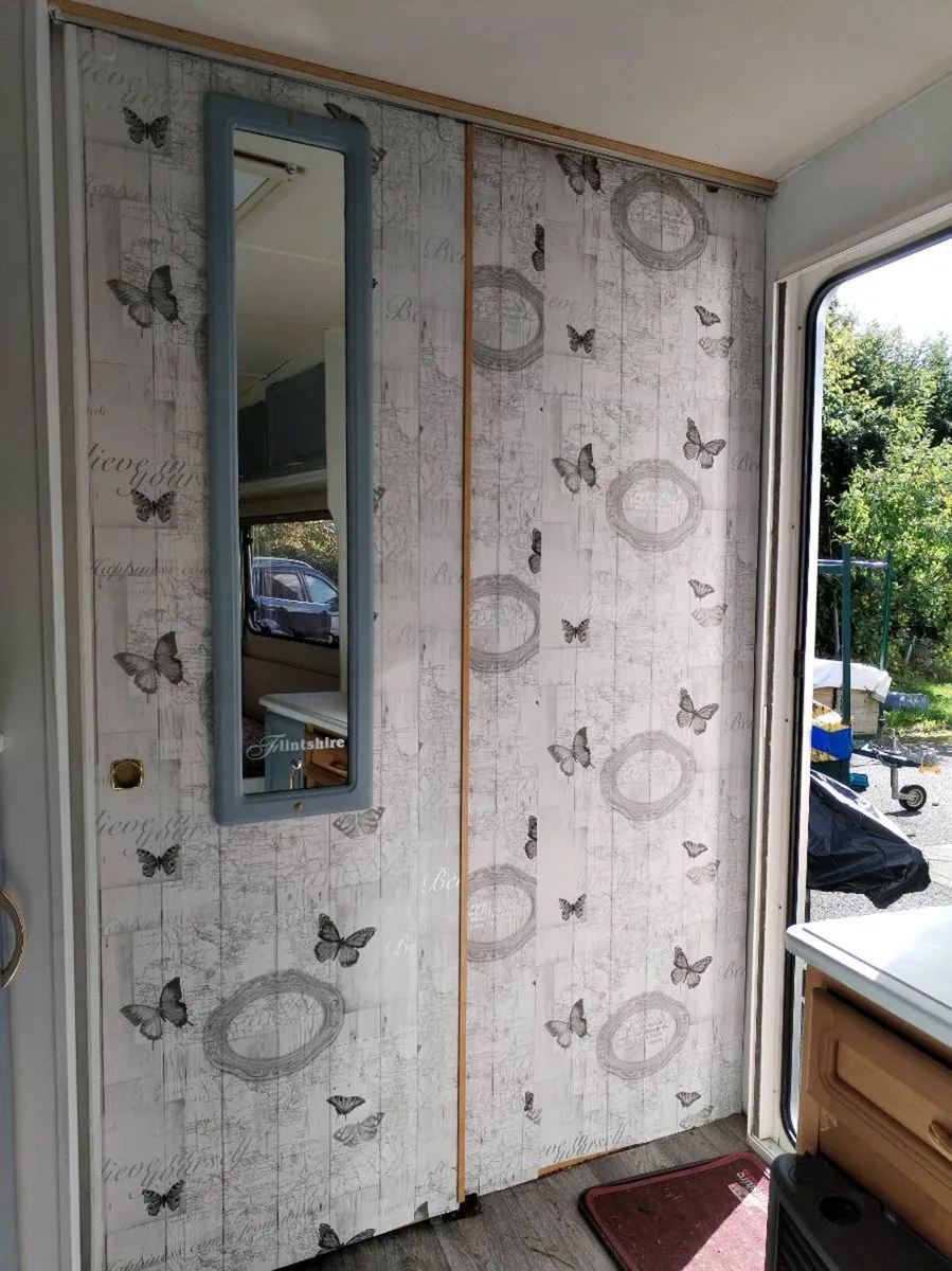 Lovely two birth caravan - Image 4
