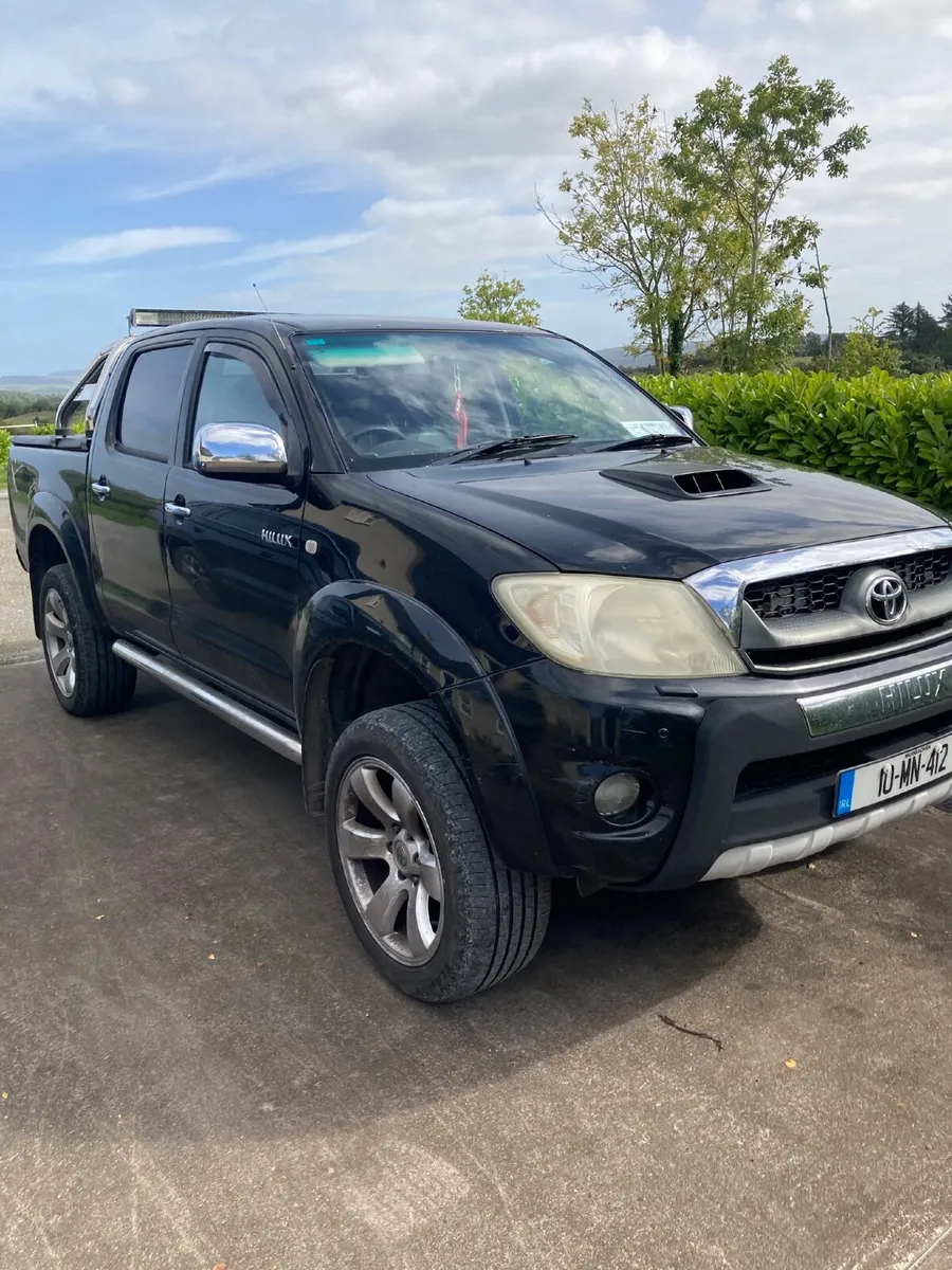 Toyota Hilux 2010 - Image 2