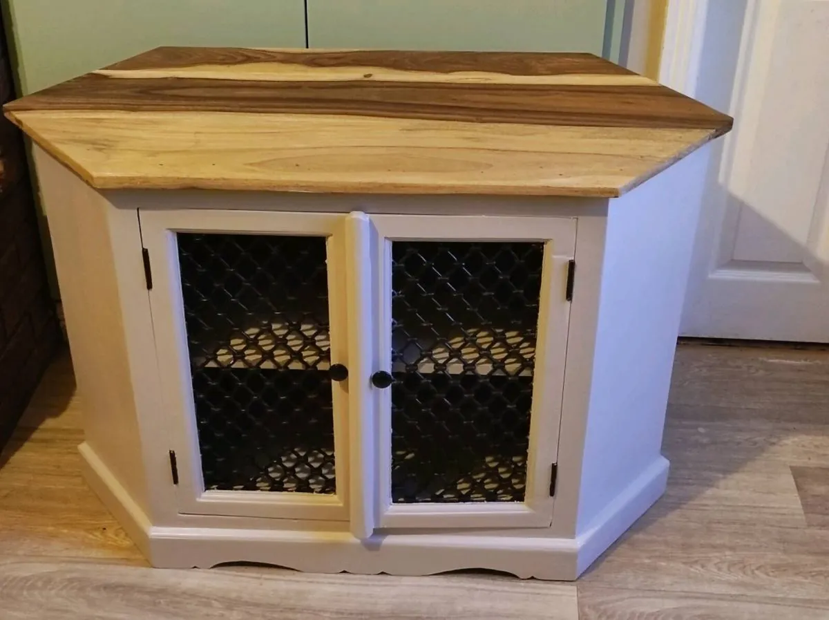 Tv stand/storage unit - Image 1