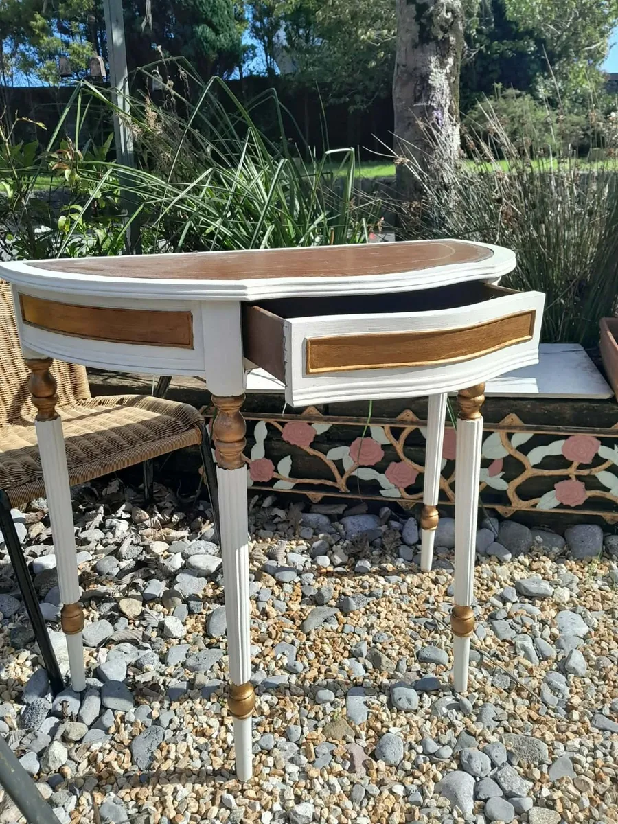 table - Image 3