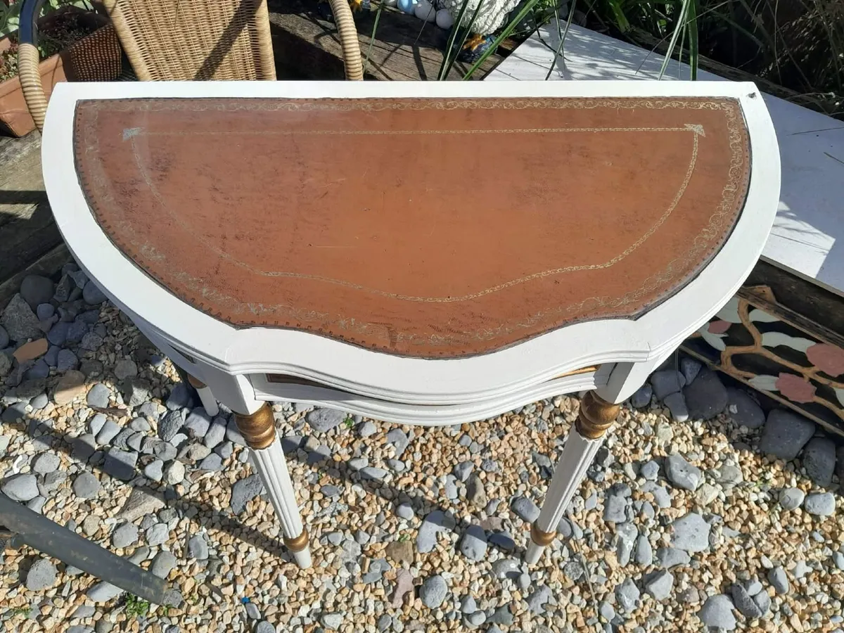 table - Image 4