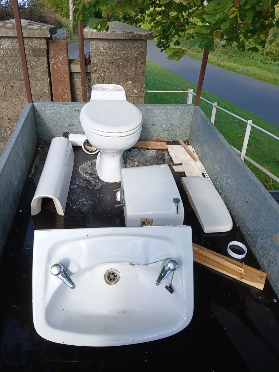 Bathroom ware - Image 1