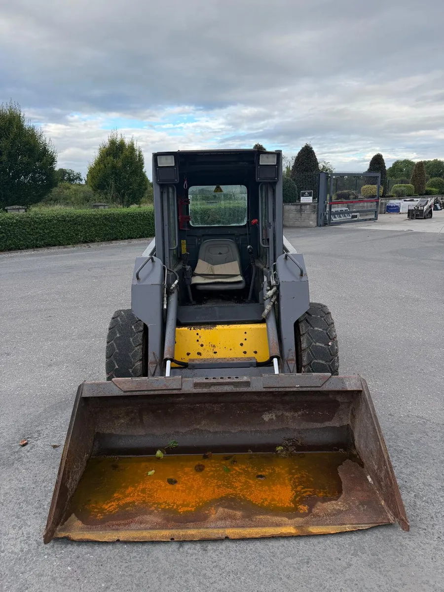 2006 New Holland LS160 Skid Steer - Image 4