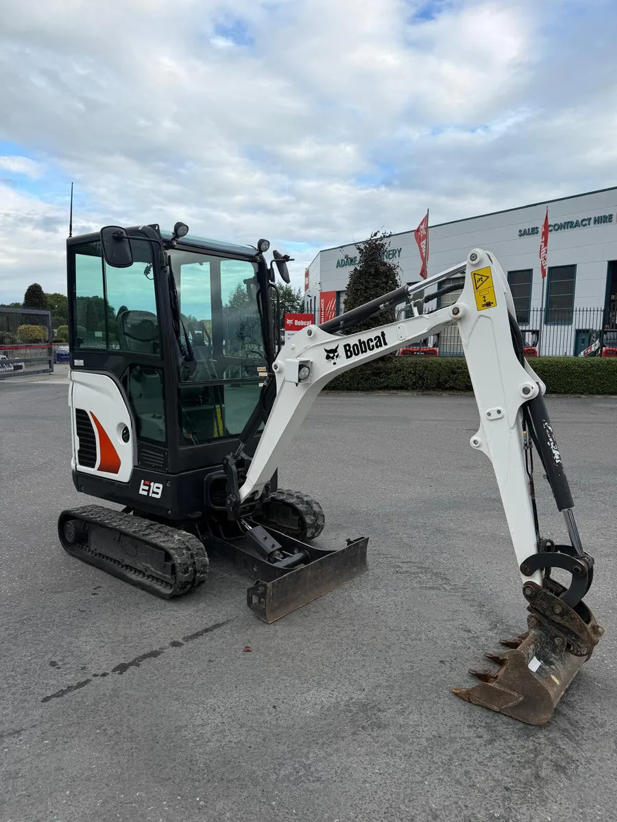 2022 Bobcat E19 Mini Digger - Image 2