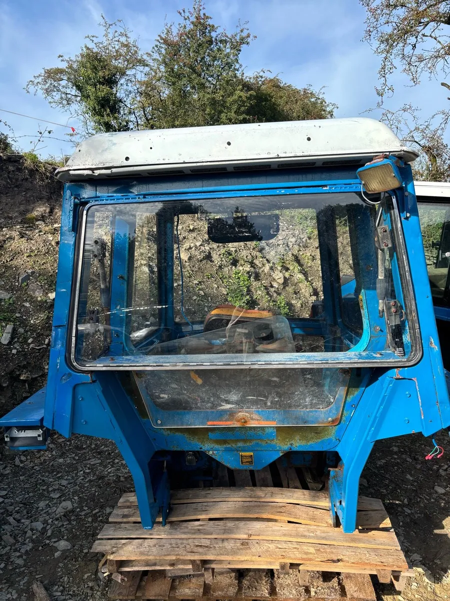 Ford 4610 cab - Image 2