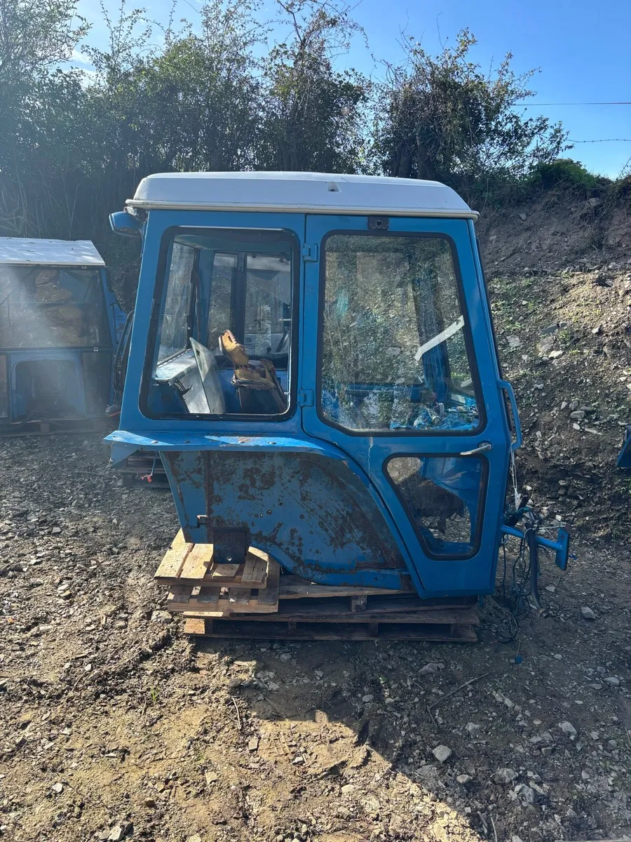 Ford 4610 cab - Image 3