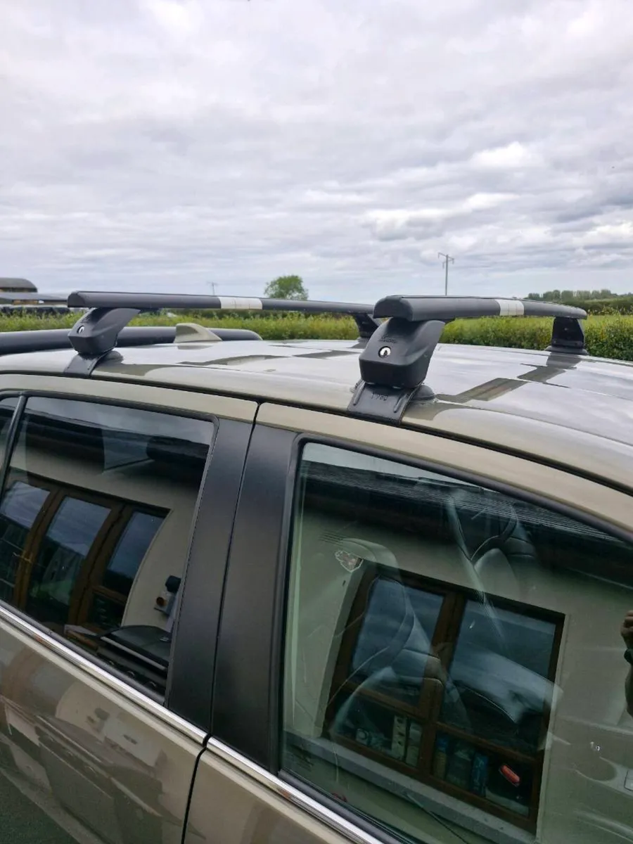 Roof bars Toyota Hilux - Image 1