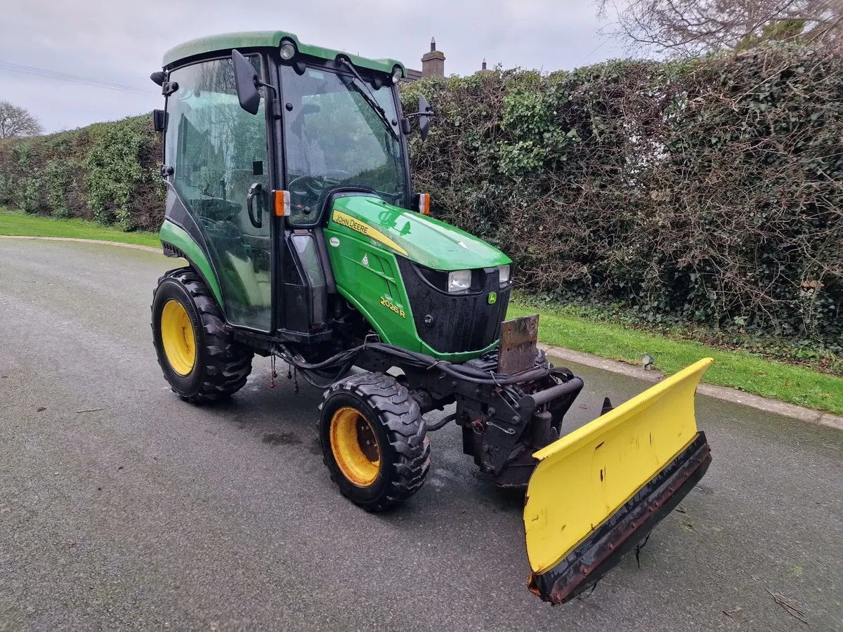 John Deere 26hp Compact Tractor with Plough - Image 4