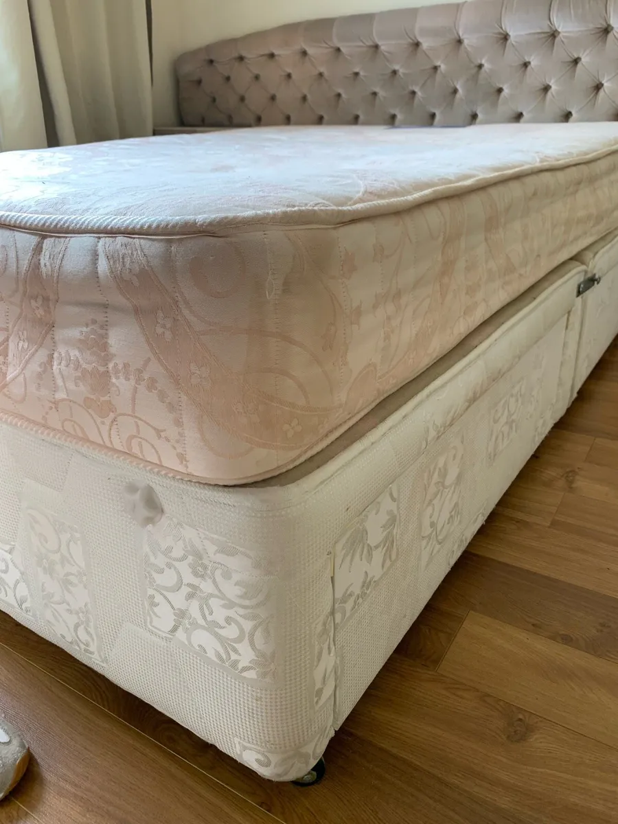 King size bed - Image 2