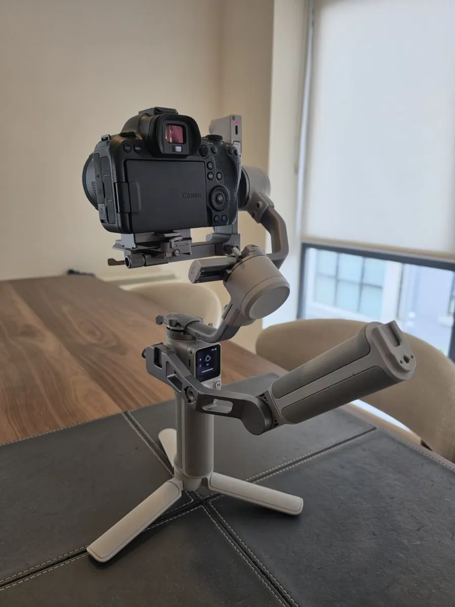DJI RS 4 Mini Creator Combo - Image 4